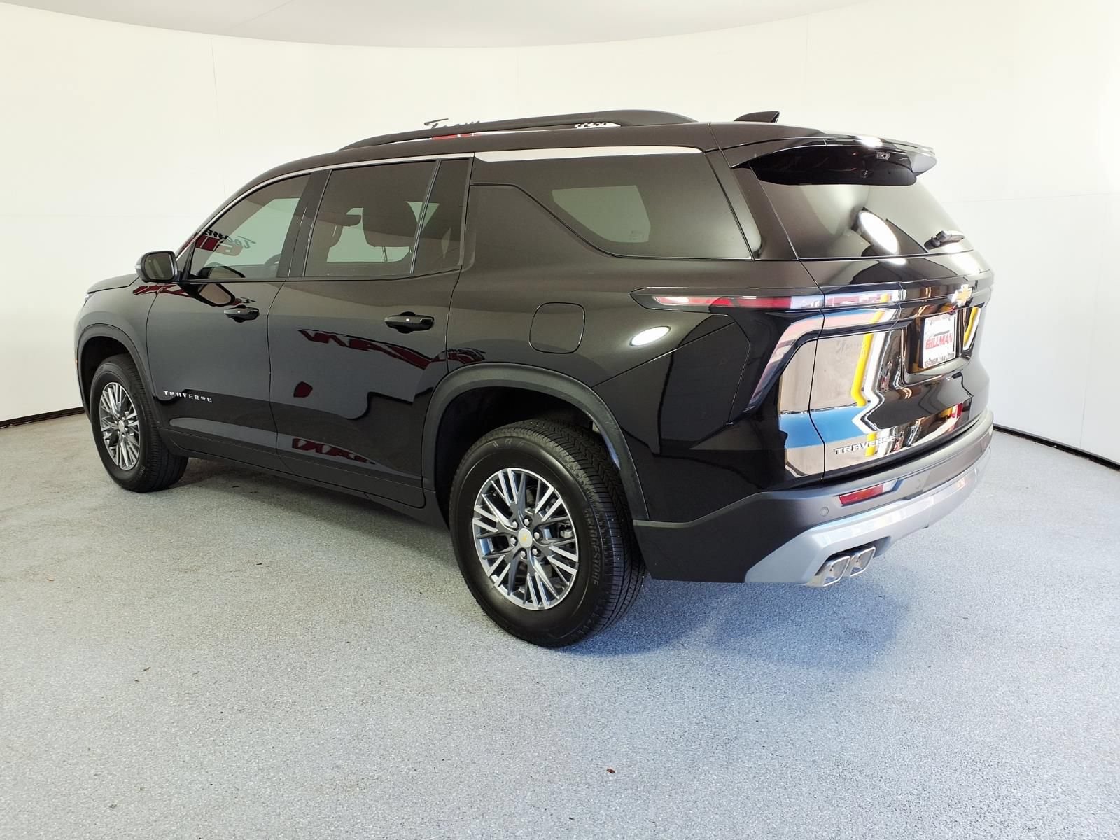 Used 2026 Chevrolet Traverse LT w/ Driver Confidence Package FWD image 4