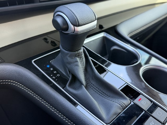 Used 2025 Toyota Sienna Platinum FWD image 18