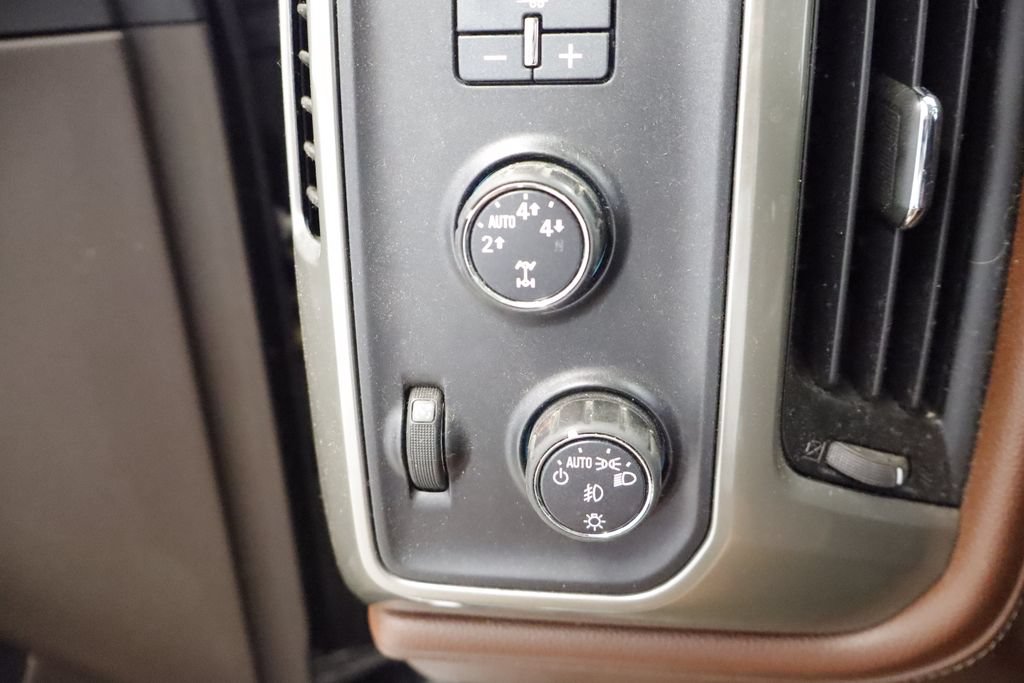 Used 2015 Chevrolet Silverado 1500 High Country w/ High Country Premium Package AWD/4WD image 26