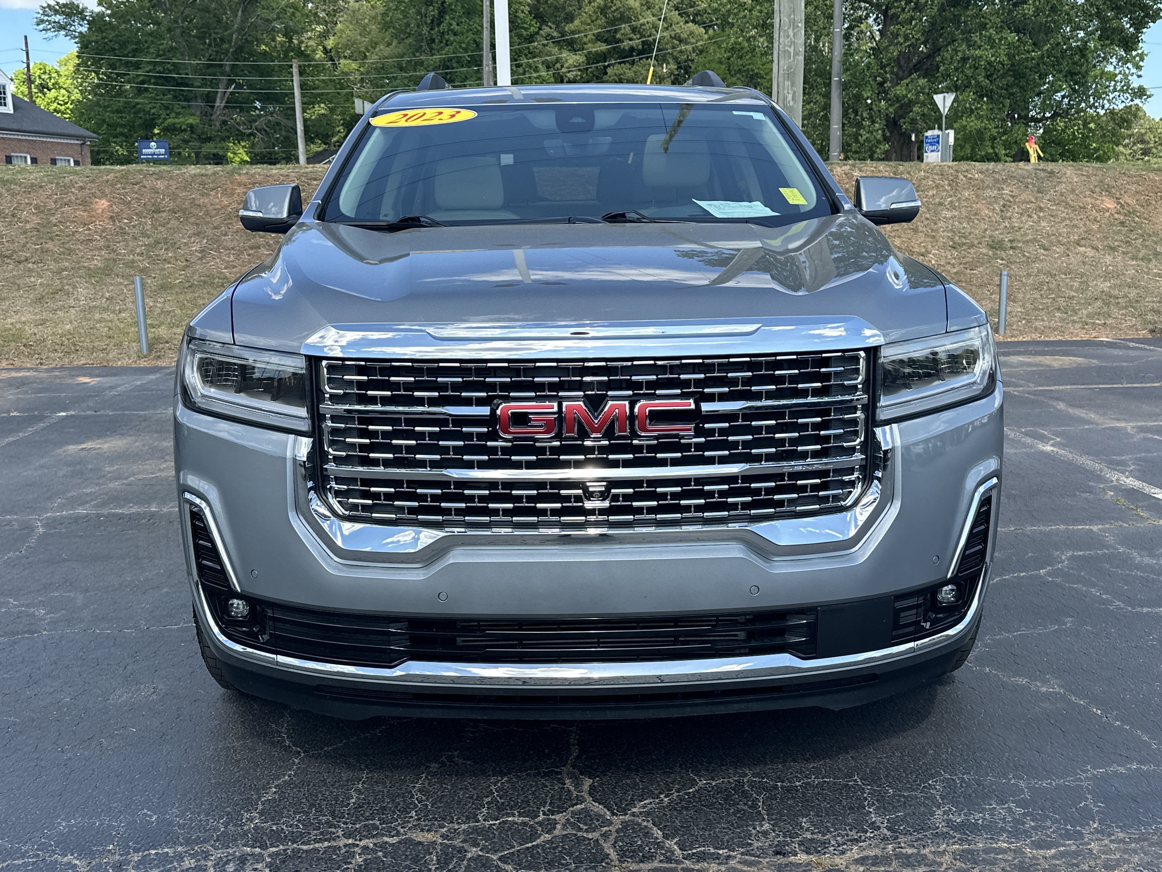 Used 2023 GMC Acadia Denali w/ Denali Ultimate Package FWD image 3