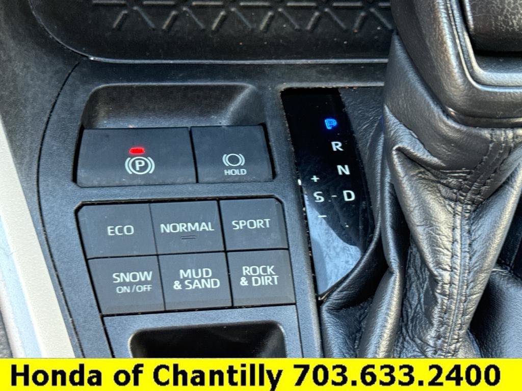 Used 2021 Toyota RAV4 LE AWD/4WD image 17
