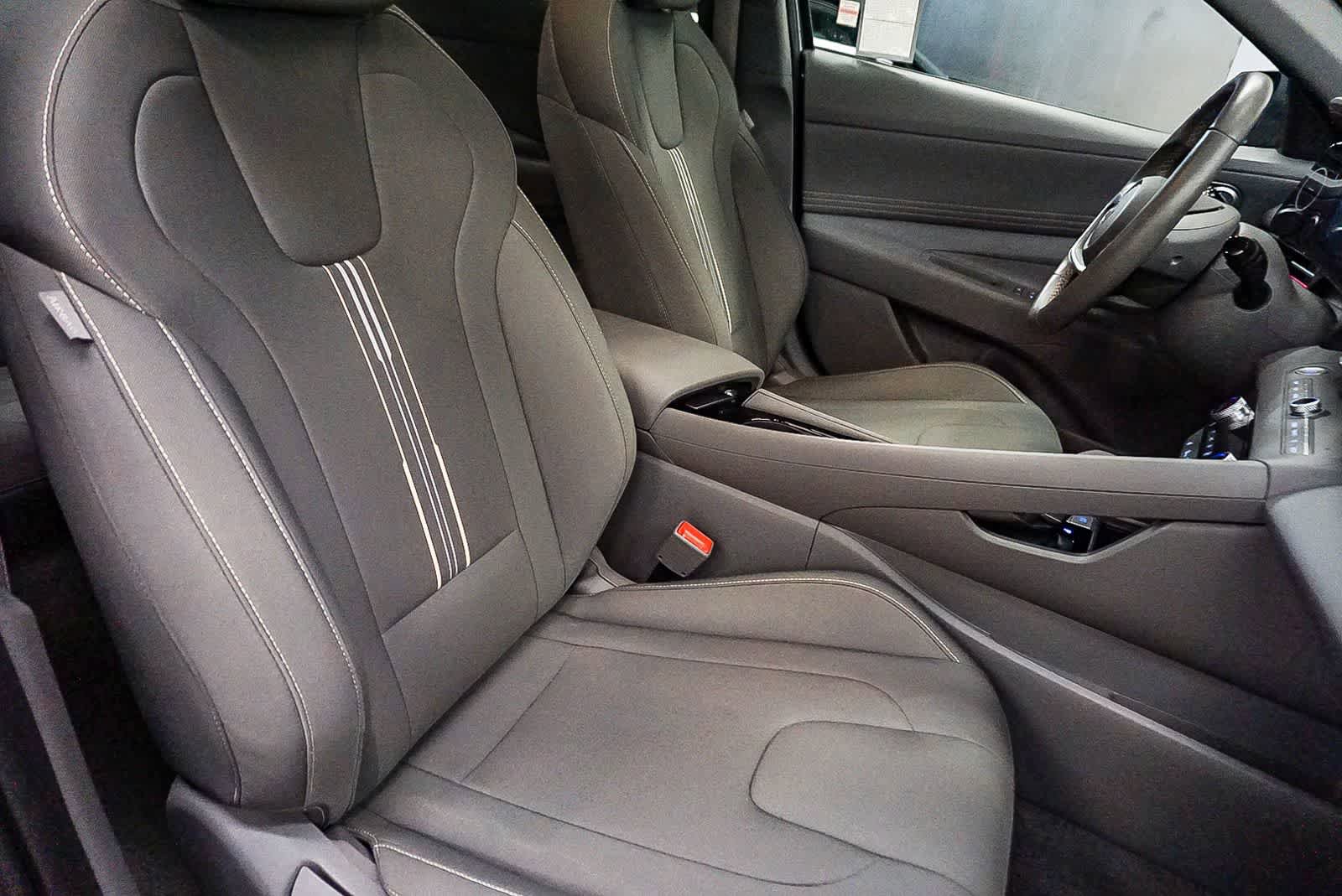 Used 2025 Hyundai Elantra SEL FWD image 17