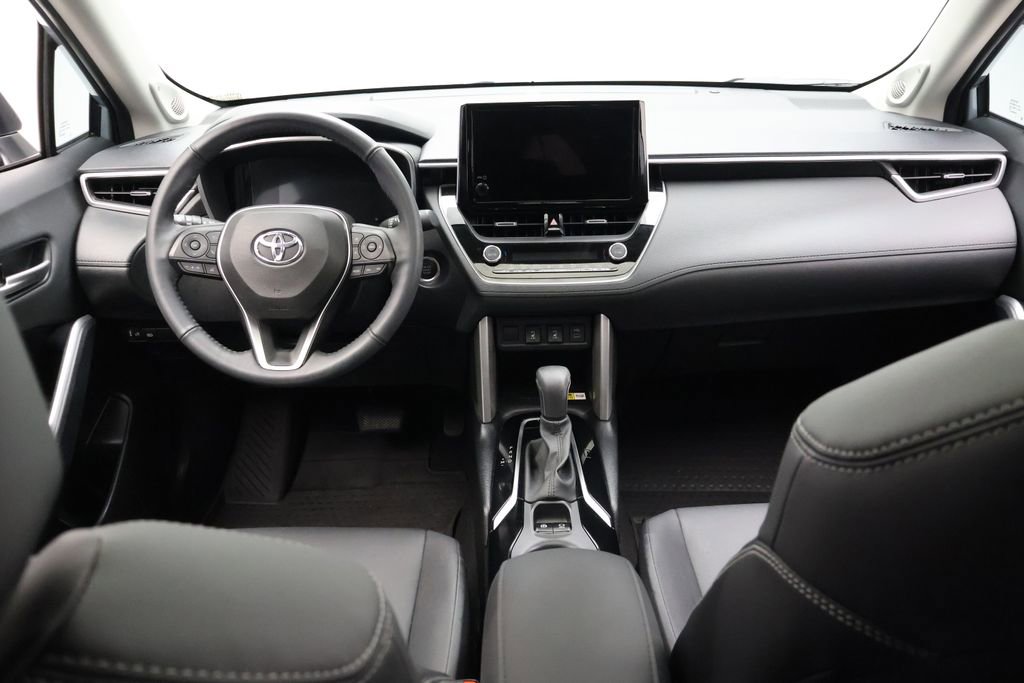 Used 2023 Toyota Corolla Cross XLE w/ Convenience Package FWD image 24