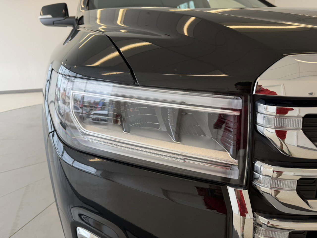 Used 2023 GMC Acadia SLT image 43