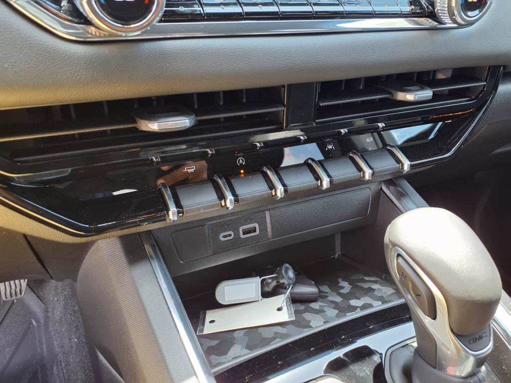 New 2025 GMC Canyon Elevation w/ Convenience Package image 14