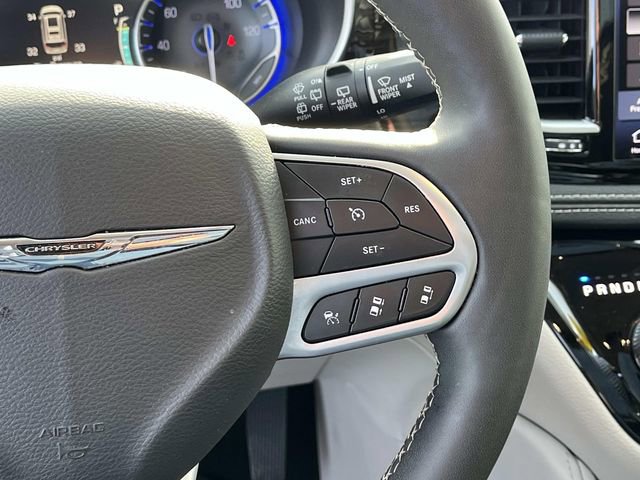 Used 2024 Chrysler Pacifica Limited image 32
