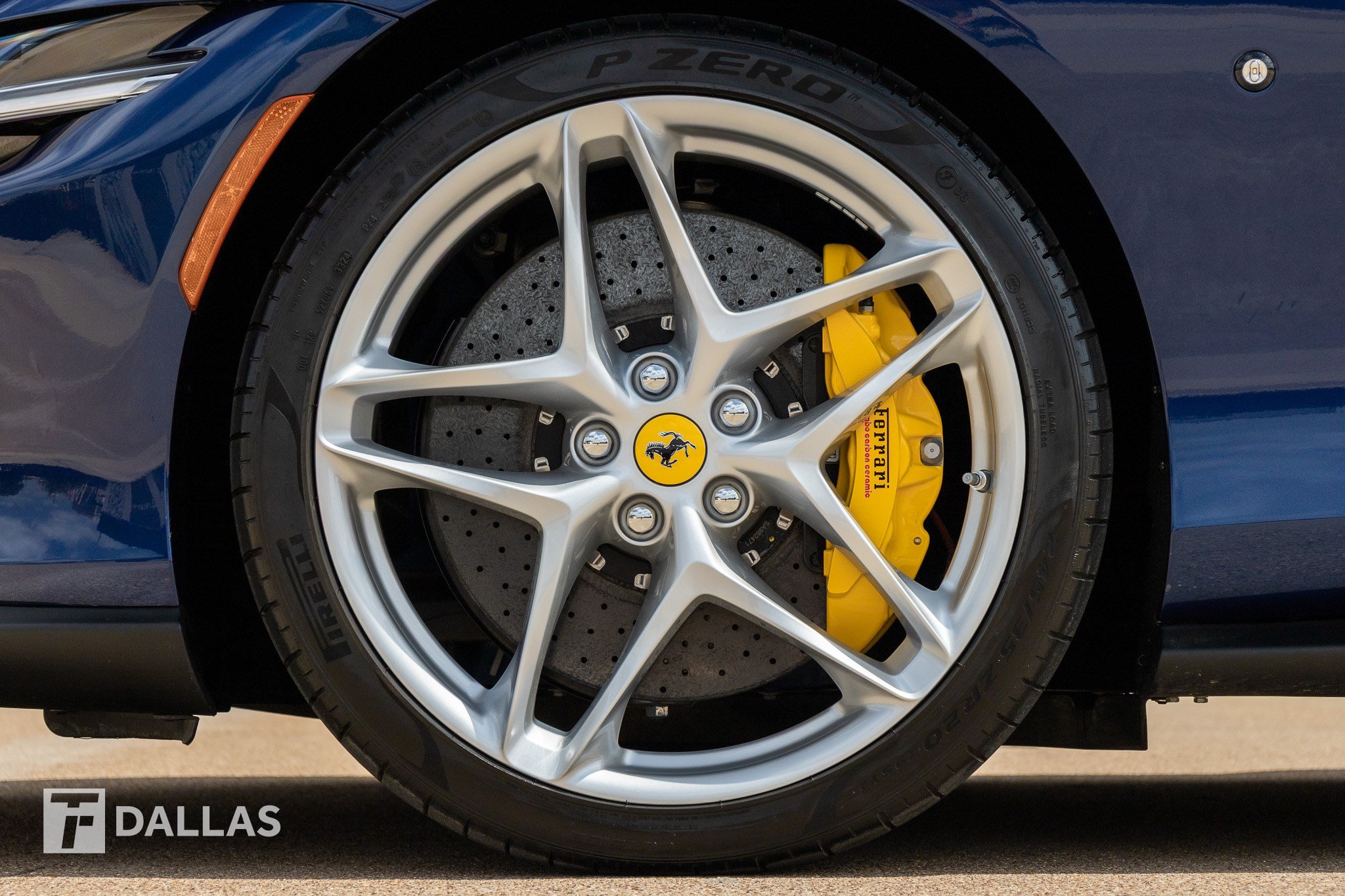 Used 2025 Ferrari Roma Spider RWD image 8