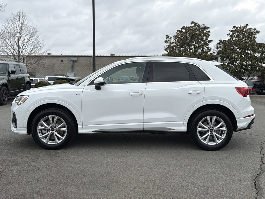Used 2025 Audi Q3 2.0T Premium image 2