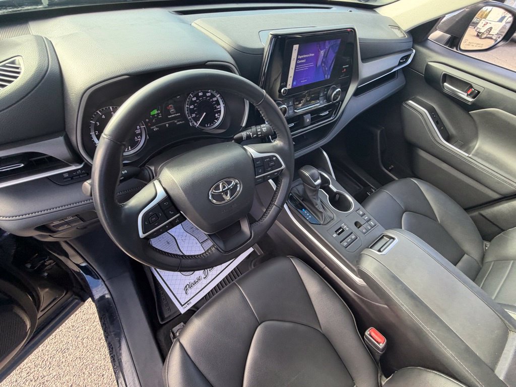 Used 2023 Toyota Highlander XLE AWD/4WD image 13