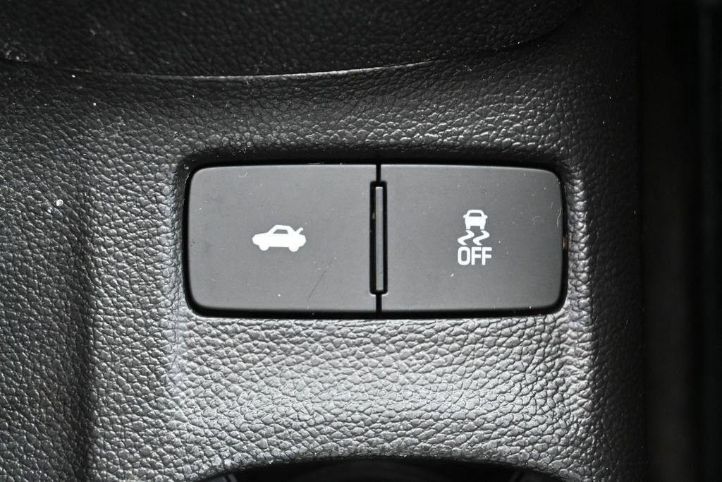 Used 2020 Chevrolet Sonic LT w/ Convenience Package FWD image 26