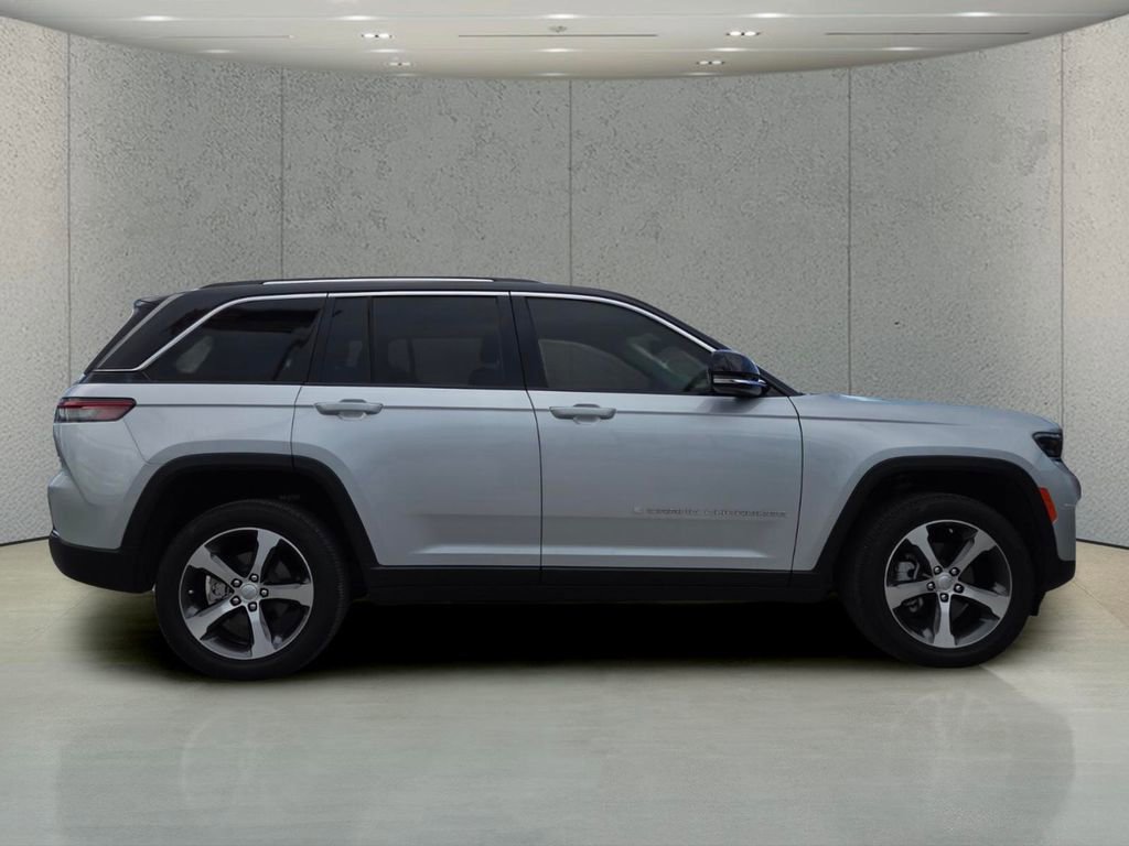 Used 2023 Jeep Grand Cherokee Limited RWD image 2