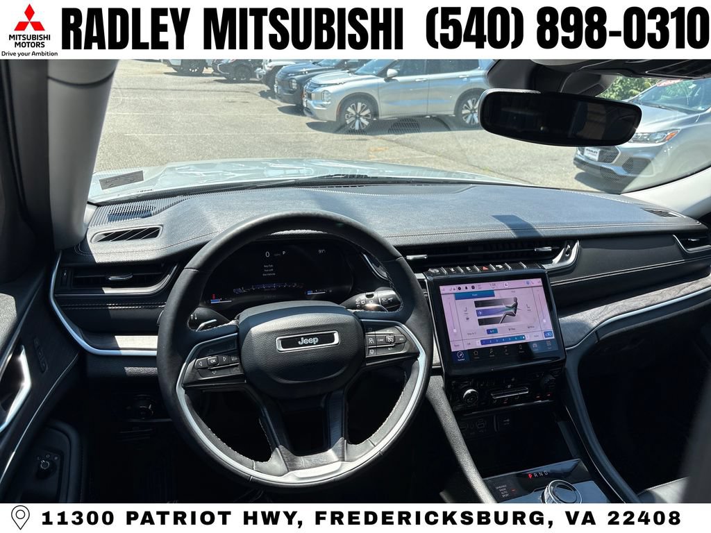 Used 2023 Jeep Grand Cherokee L Limited w/ Black Appearance Package AWD/4WD image 18