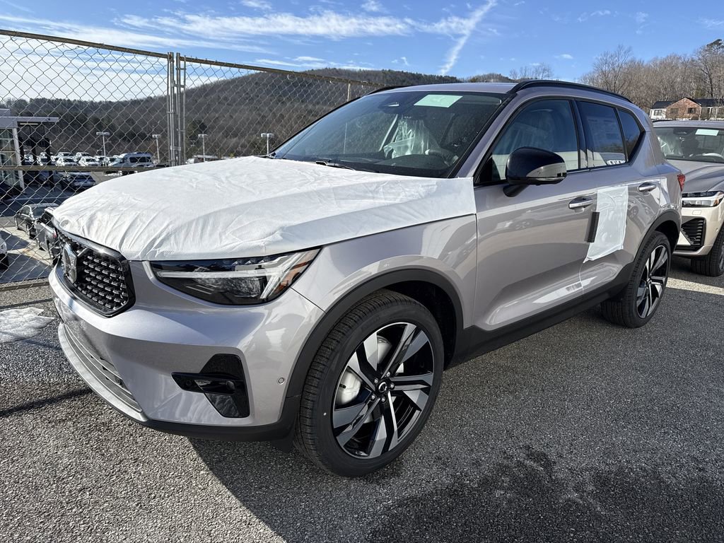 New 2026 Volvo XC40 B5 Ultra w/ Protection Package Premier image 2