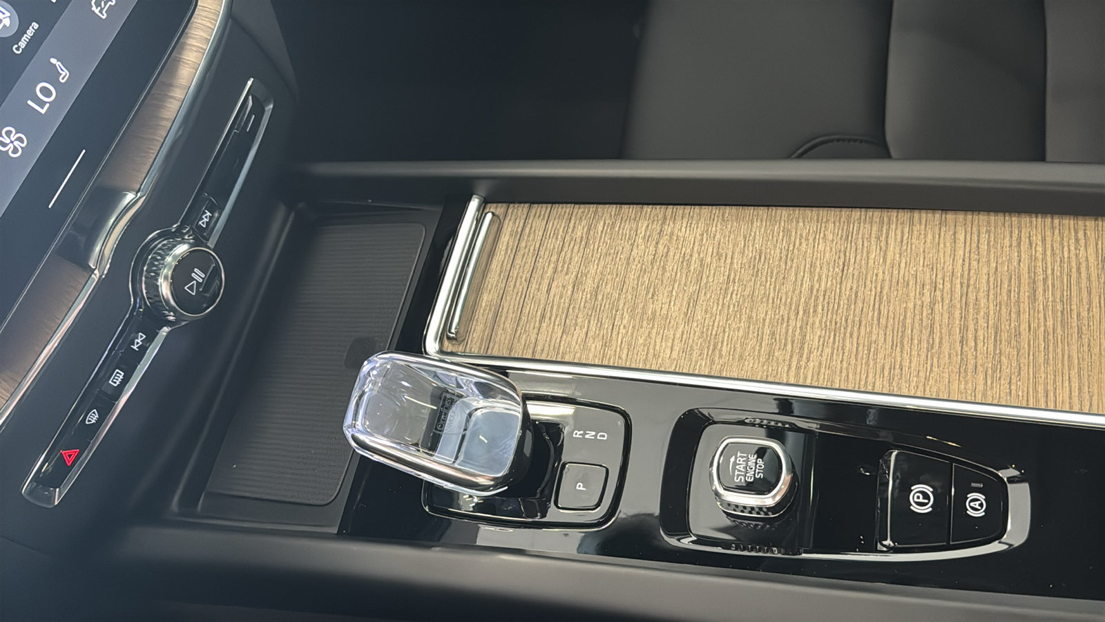 New 2027 Volvo XC60 B5 Plus AWD/4WD image 19