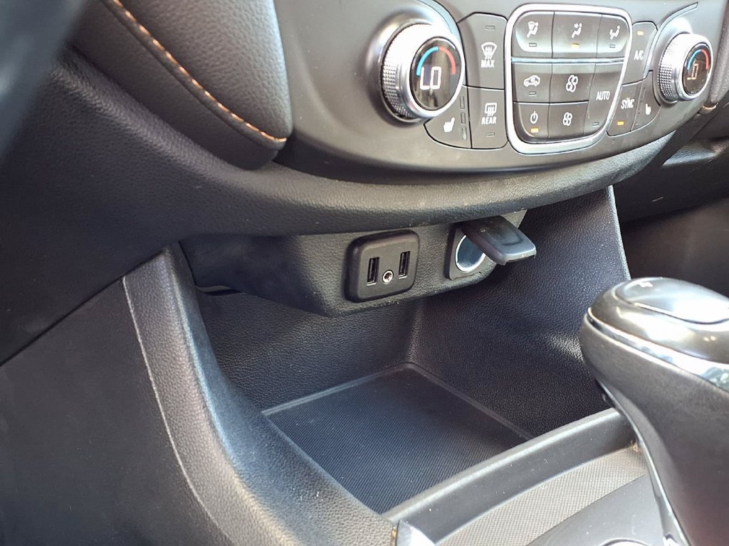 Used 2019 Chevrolet Traverse LT w/ LT Premium Package FWD image 9