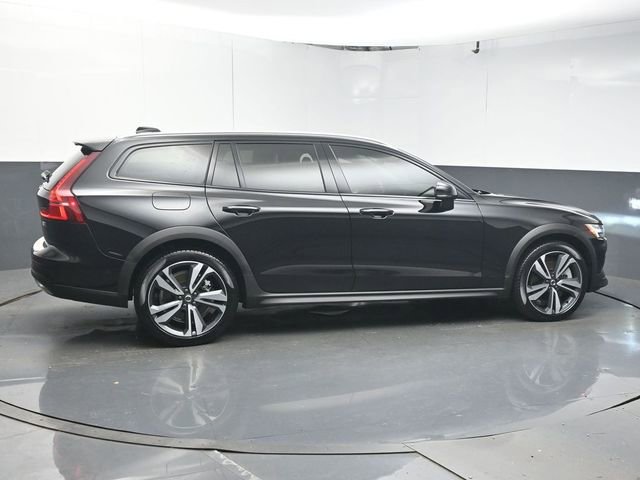 Used 2024 Volvo V60 B5 Cross Country Plus image 8