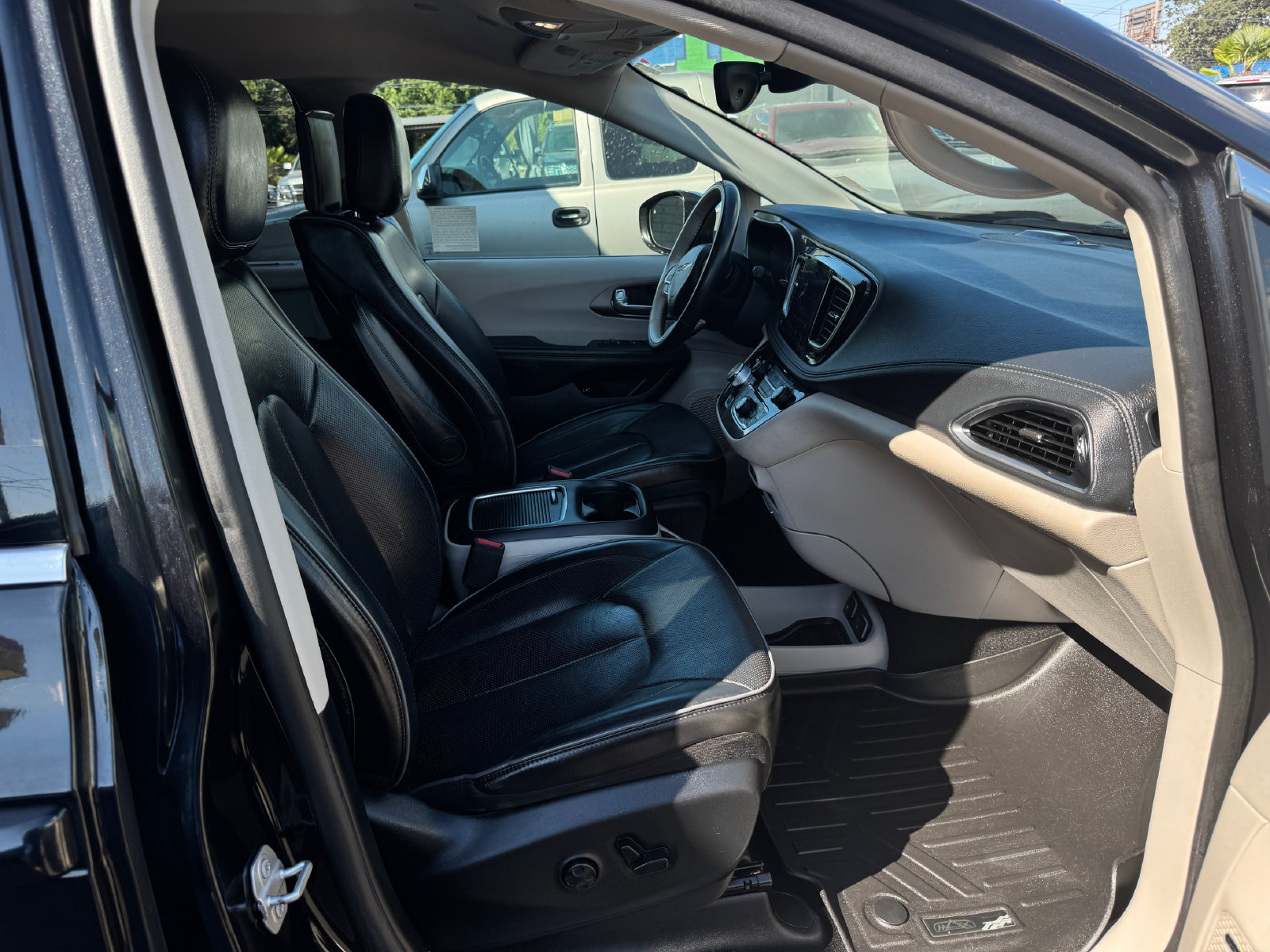 Used 2019 Chrysler Pacifica Limited w/ Advanced Safetytec Group FWD image 25