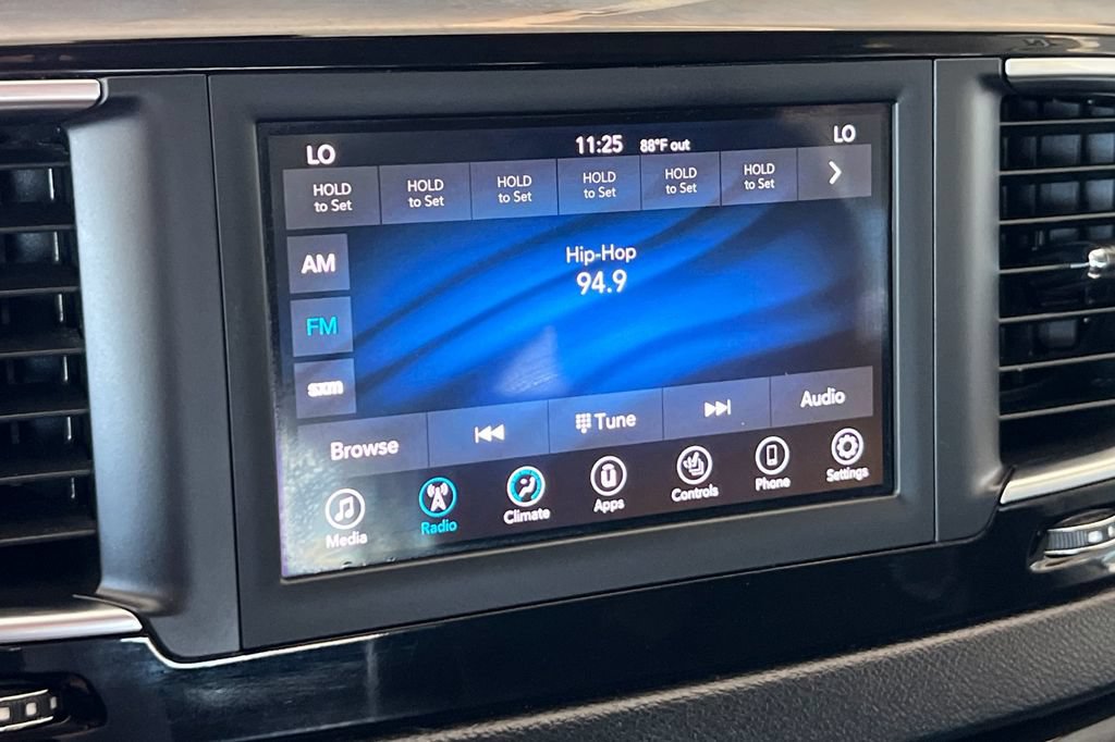 Used 2020 Chrysler Pacifica Touring-L FWD image 21