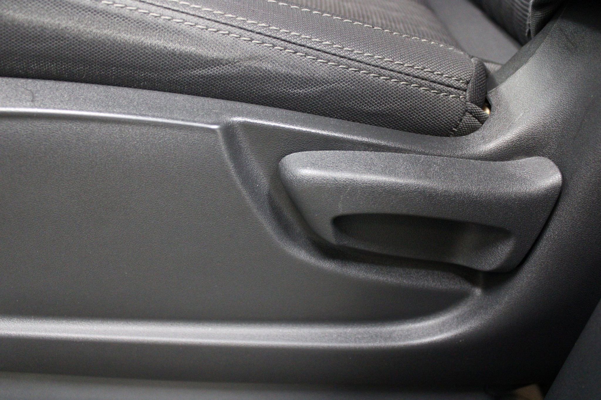 Used 2022 Nissan Titan SV image 13