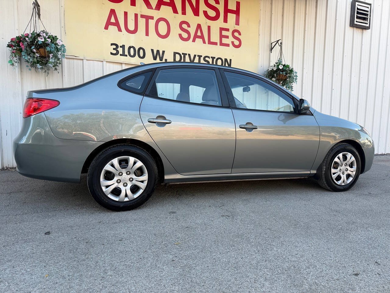 Used 2010 Hyundai Elantra GLS FWD image 4