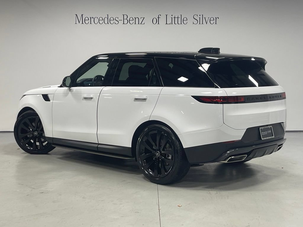 Used 2025 Land Rover Range Rover Sport SE AWD/4WD image 3