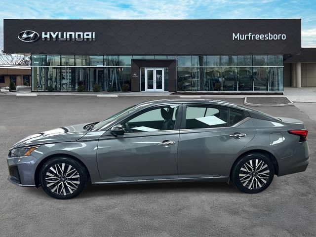Used 2025 Nissan Altima 2.5 SV FWD image 8