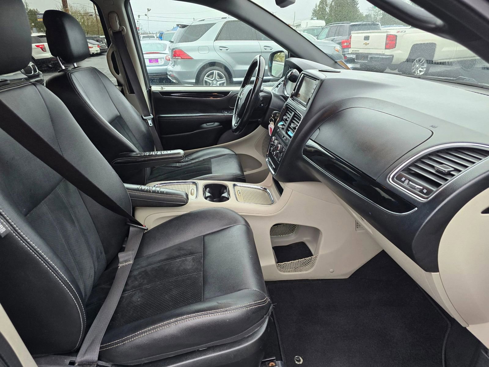 Used 2018 Dodge Grand Caravan SXT FWD image 11