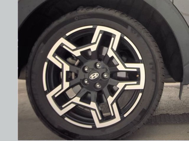 Used 2025 Hyundai Santa Cruz Limited AWD/4WD image 12