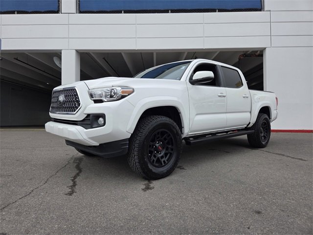 Used 2019 Toyota Tacoma TRD Off-Road image 2