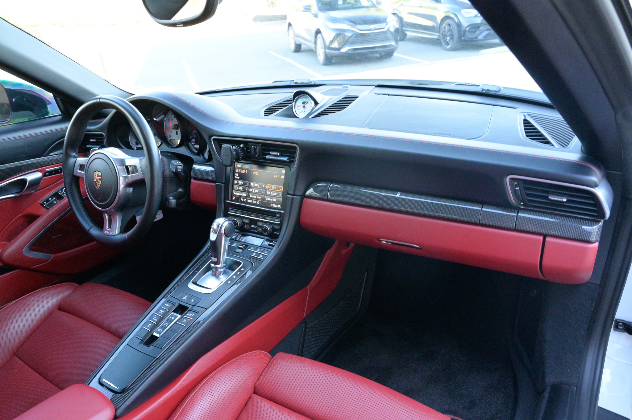 Used 2015 Porsche 911 Turbo S image 37