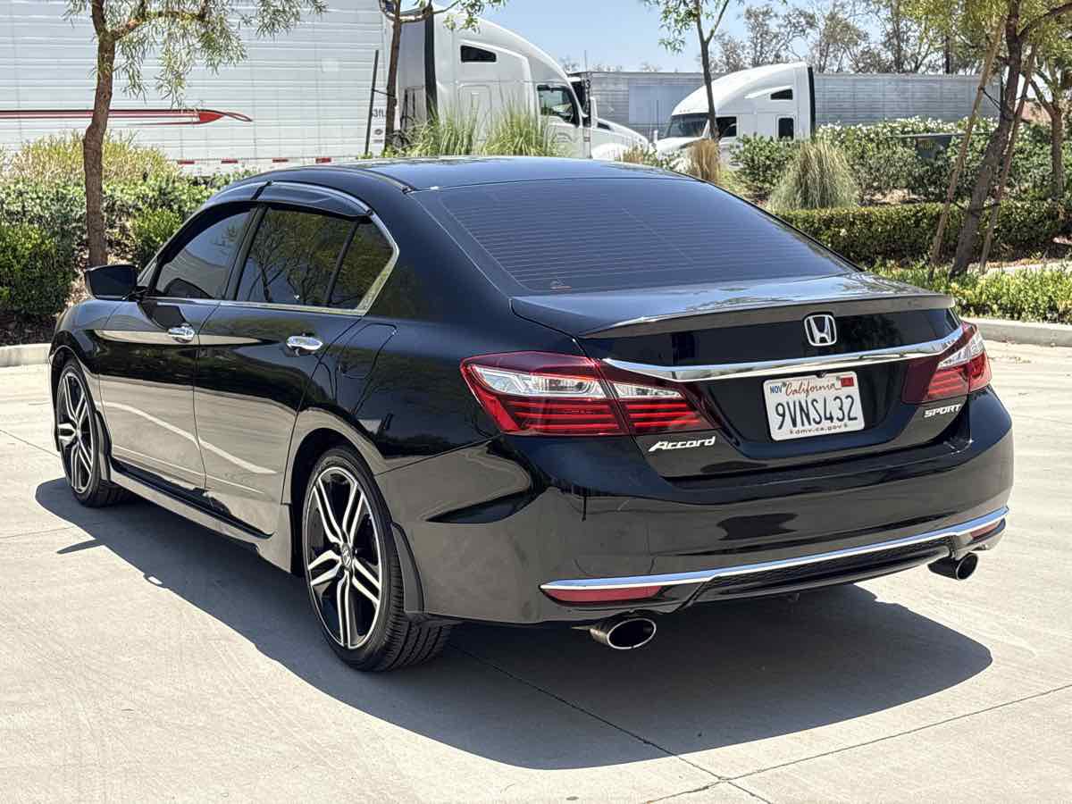 Used 2017 Honda Accord Sport image 5