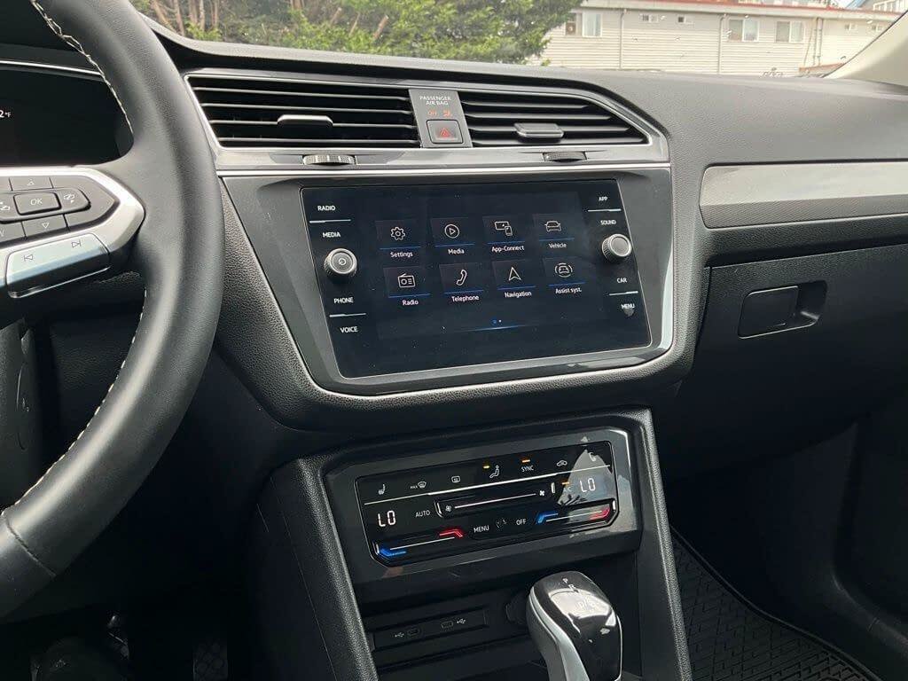 Used 2023 Volkswagen Tiguan SE w/ Panoramic Sunroof Package AWD/4WD image 18