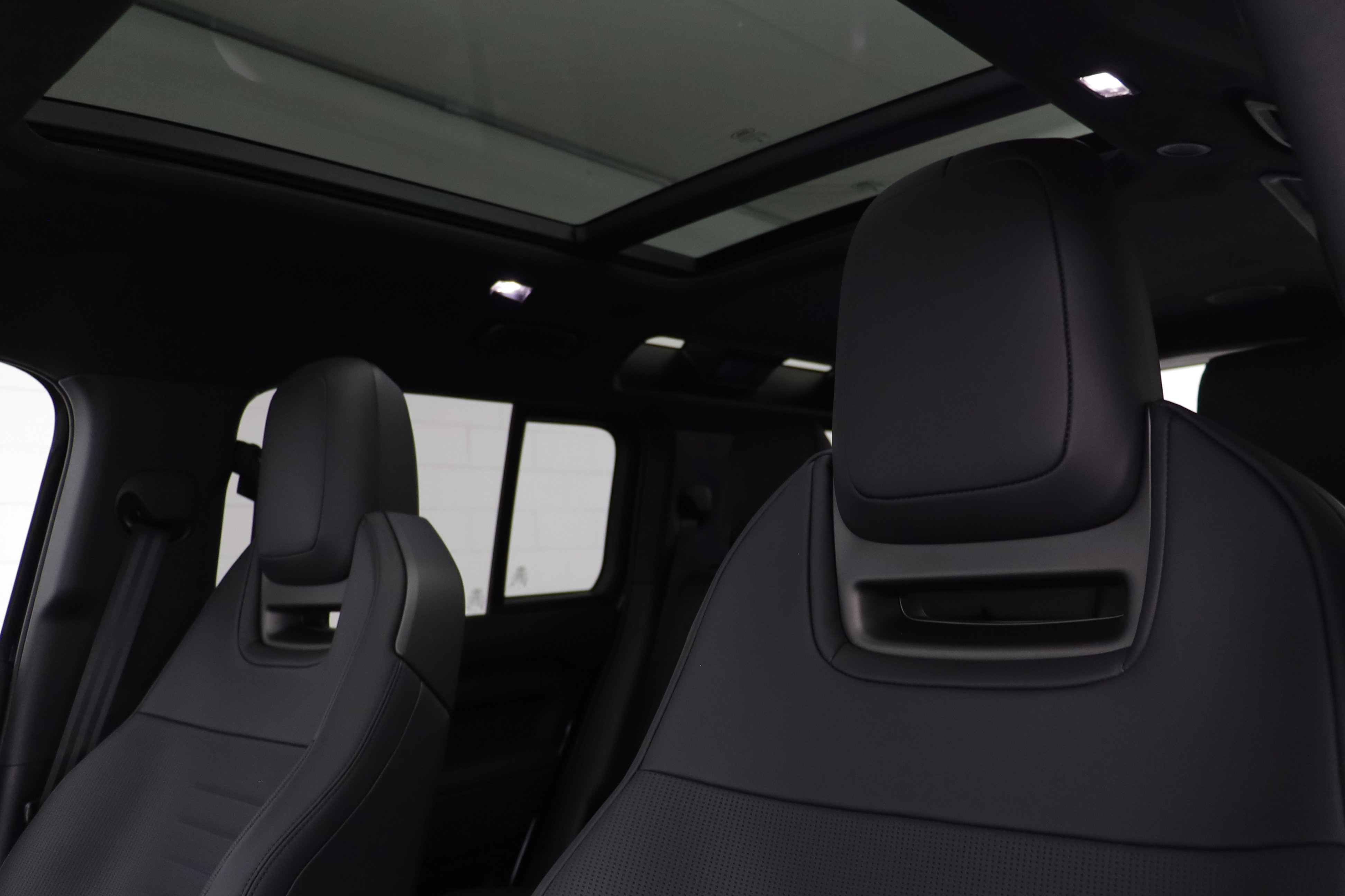 New 2026 Land Rover Defender 110 OCTA AWD/4WD image 15