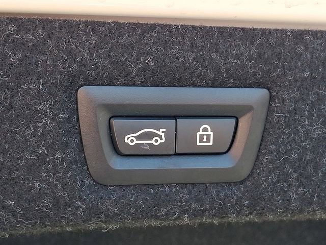 Used 2022 BMW 540i xDrive w/ Premium Package image 29