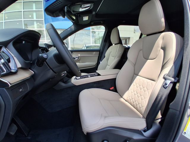 New 2026 Volvo XC90 B6 Plus w/ Protection Package Premier AWD/4WD image 14
