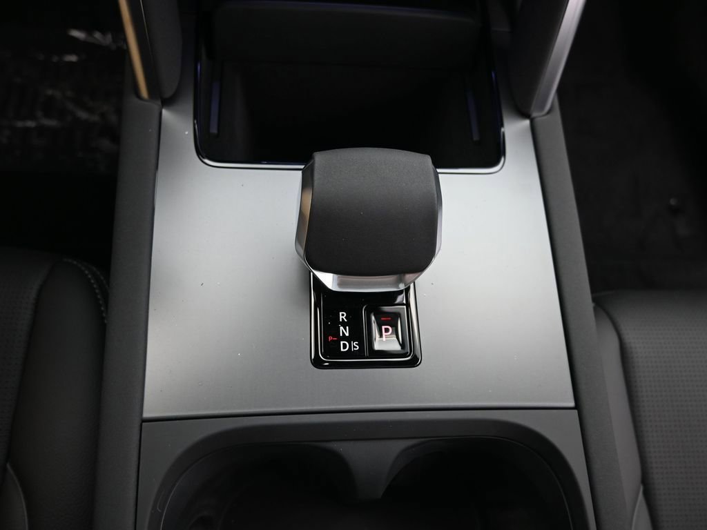 Used 2025 Land Rover Discovery Sport Dynamic SE image 26
