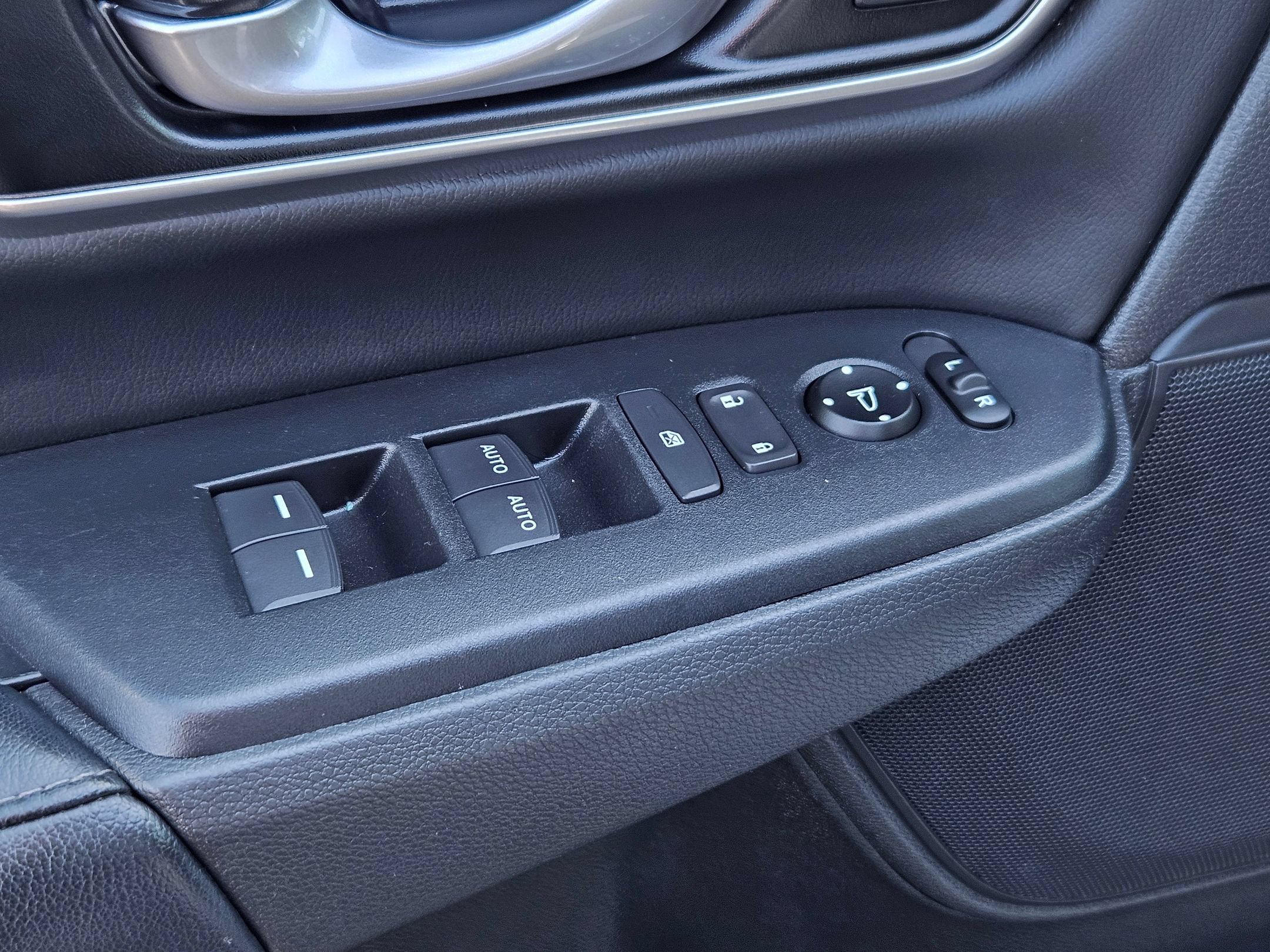 Used 2022 Honda CR-V Touring image 10