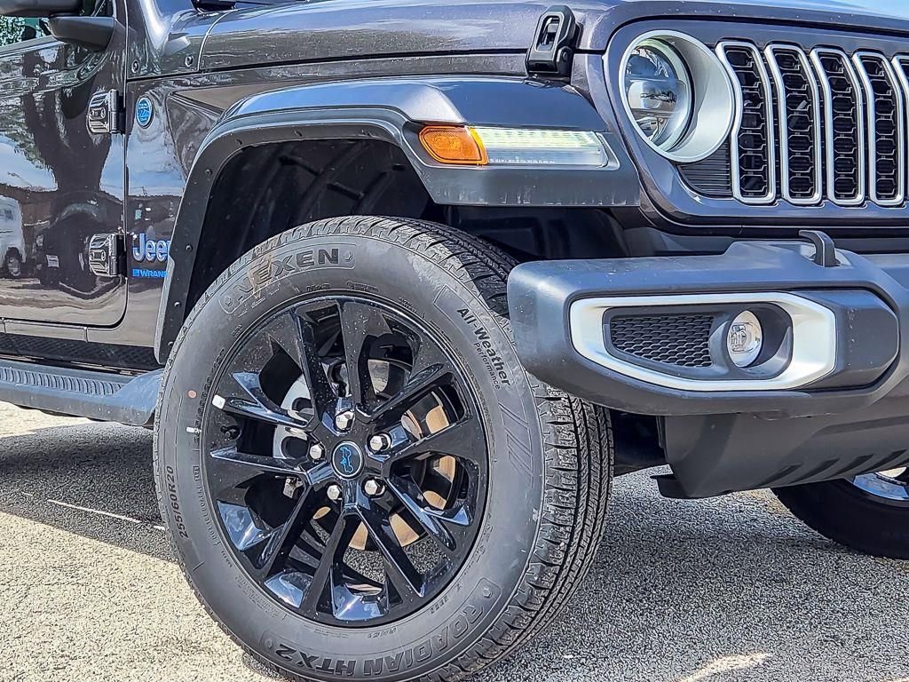 Used 2025 Jeep Wrangler Unlimited Sahara AWD/4WD image 4