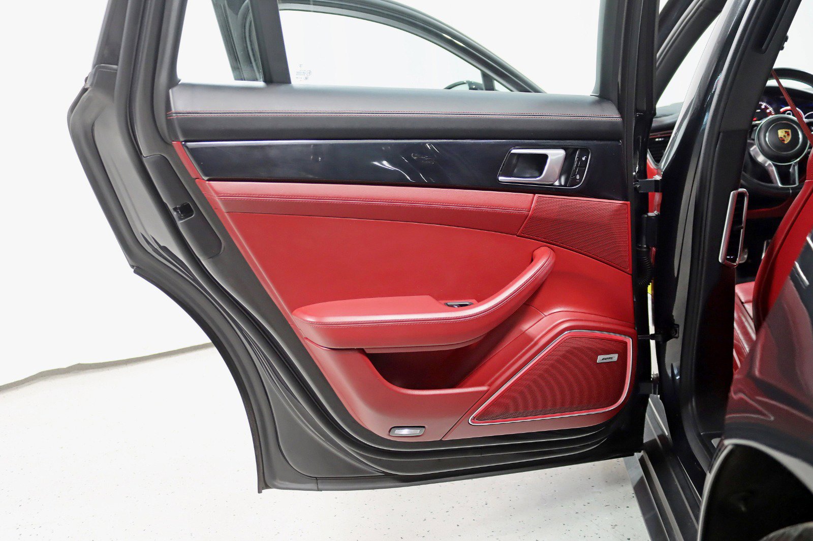 Used 2018 Porsche Panamera 4S w/ Premium Package Plus image 35