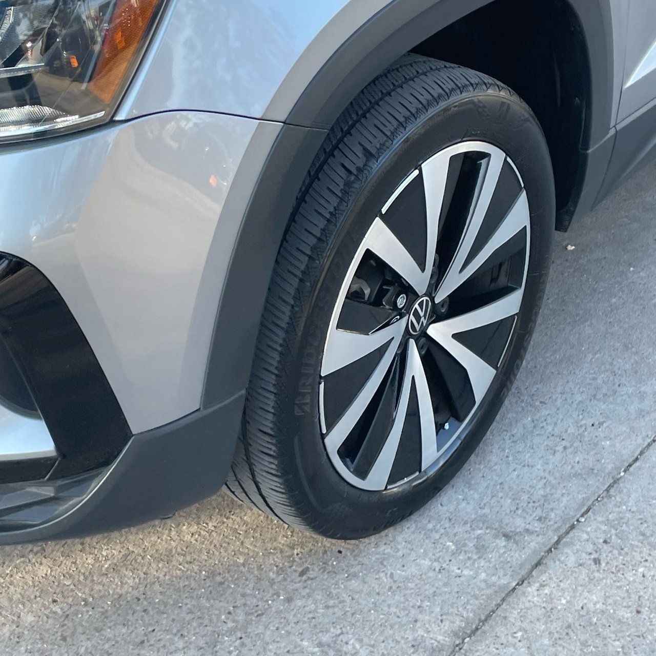 Used 2024 Volkswagen Taos SE image 9