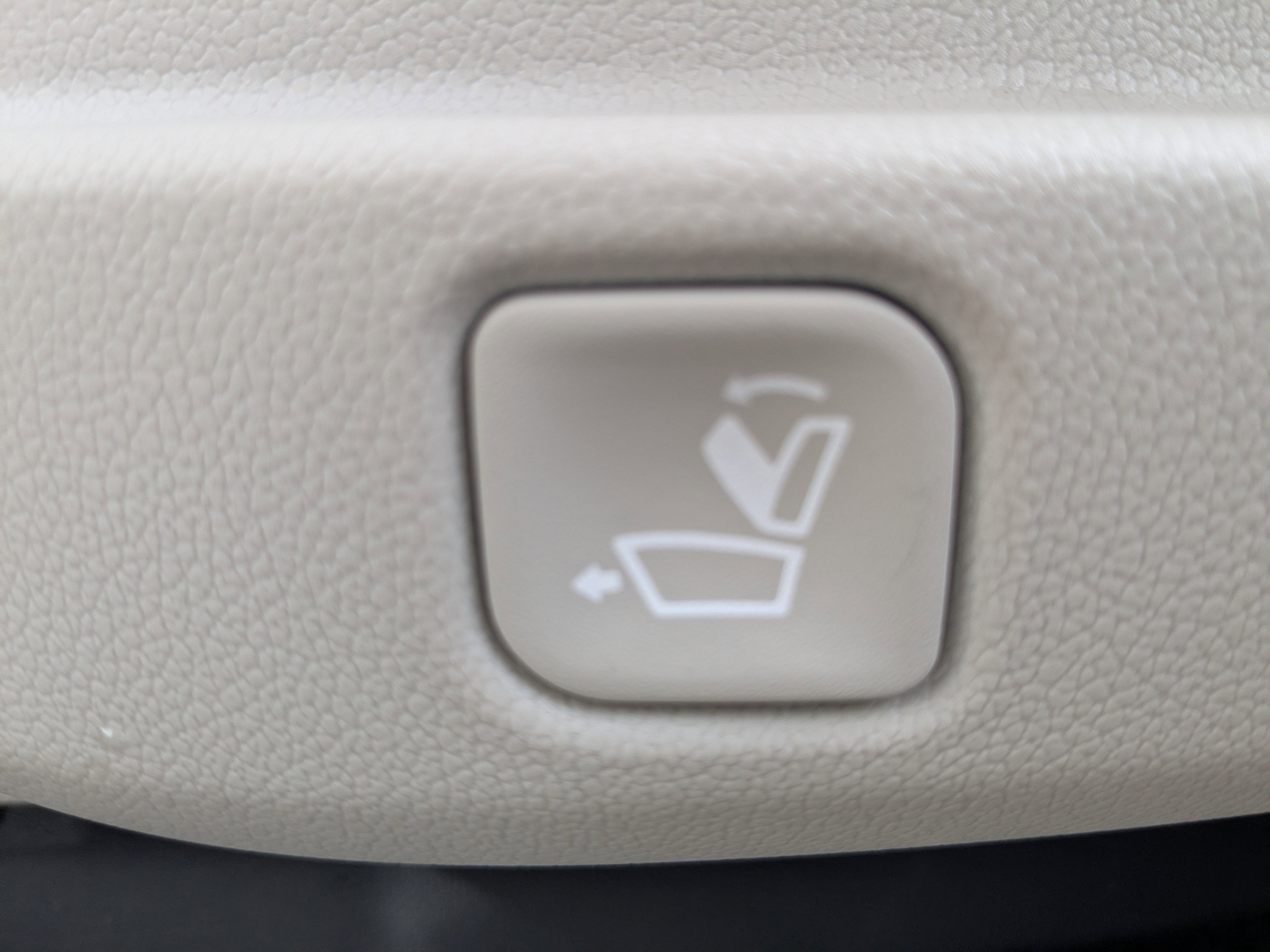 Certified 2025 Kia Sorento S w/ Panoramic Sunroof Package image 18