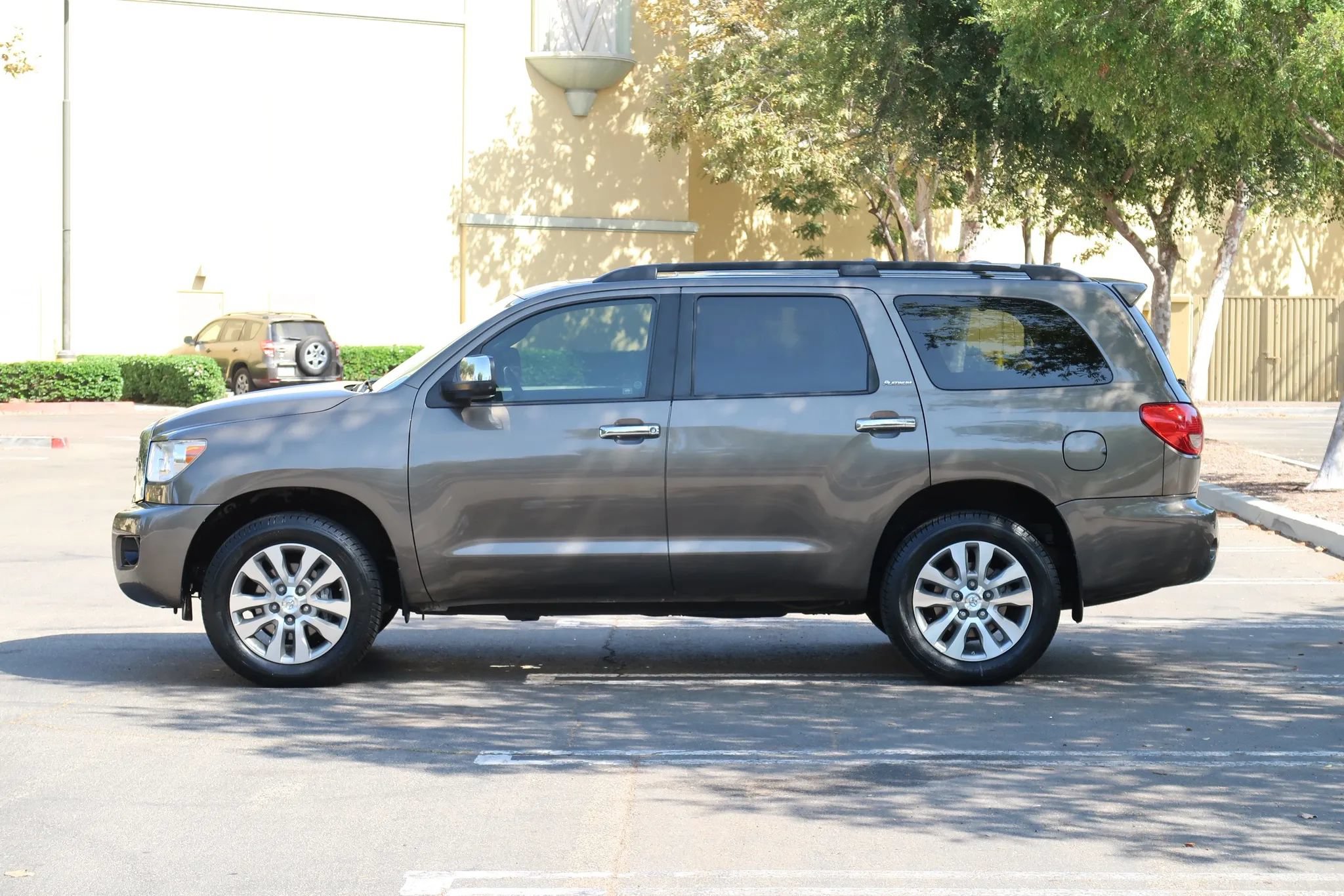 Used 2013 Toyota Sequoia Platinum RWD image 4