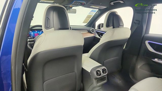 Used 2025 Mercedes-Benz GLC 350e 4MATIC w/ AMG Line image 33