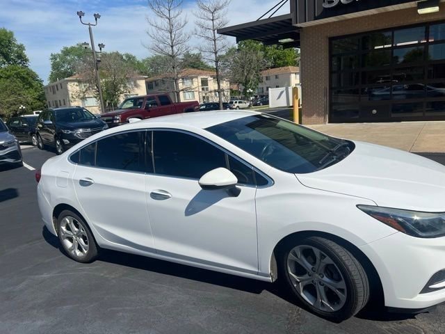 Used 2018 Chevrolet Cruze Premier FWD image 3
