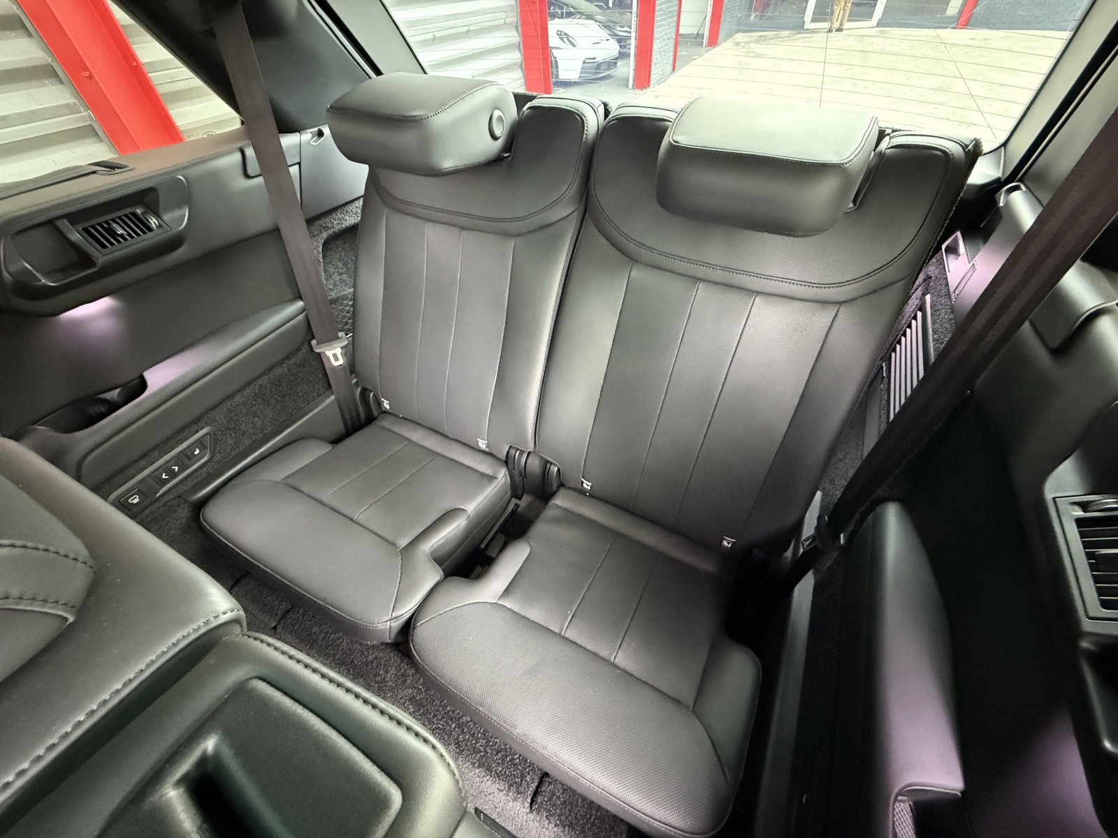 Used 2023 Land Rover Range Rover Long Wheelbase SE image 14