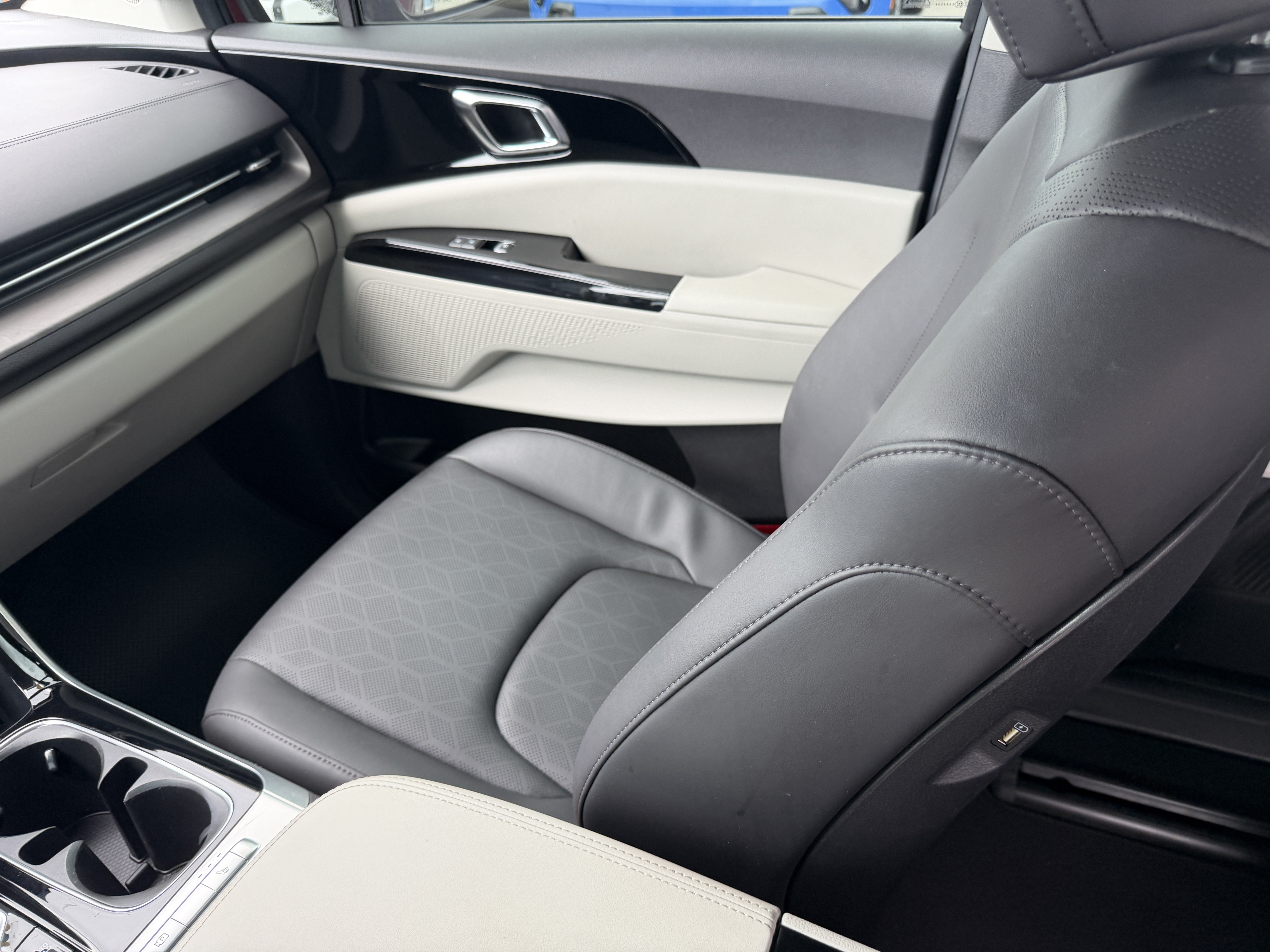 Certified 2024 Kia Carnival EX FWD image 14