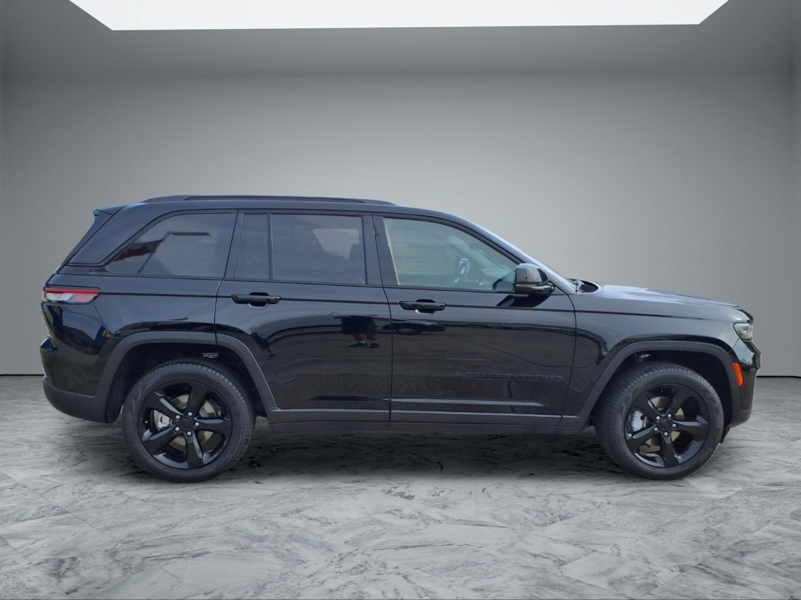 Used 2024 Jeep Grand Cherokee Limited w/ Black Appearance Package RWD image 8