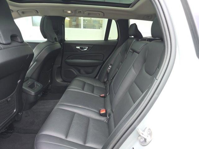 Certified 2025 Volvo V60 B5 Cross Country Plus image 22