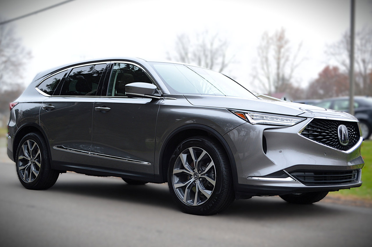 Used 2023 Acura MDX SH-AWD w/ Technology Package image 3