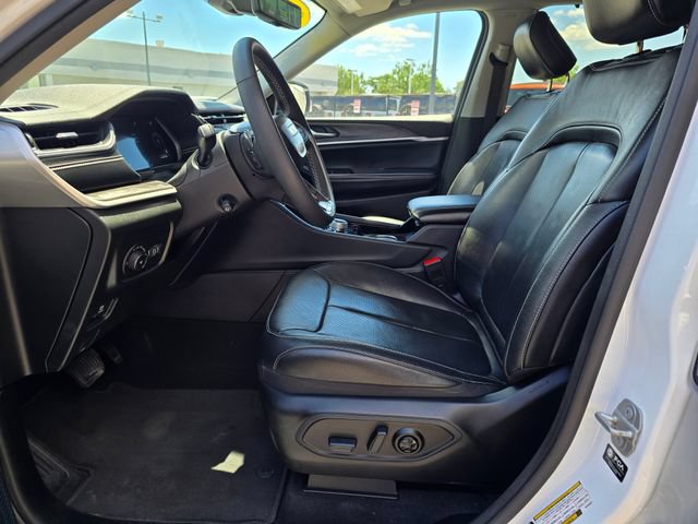 Used 2023 Jeep Grand Cherokee L Limited w/ Luxury Tech Group II AWD/4WD image 8